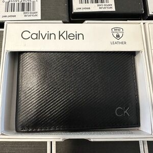 Calvin Klein Men's Bifold Black Leather RFID Passcase Wallet brand new